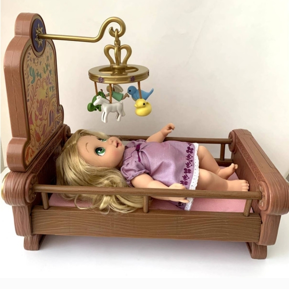 Disney Store Animators Baby Rapunzel Doll / Crib Set Playset Mobile Tangled RARE